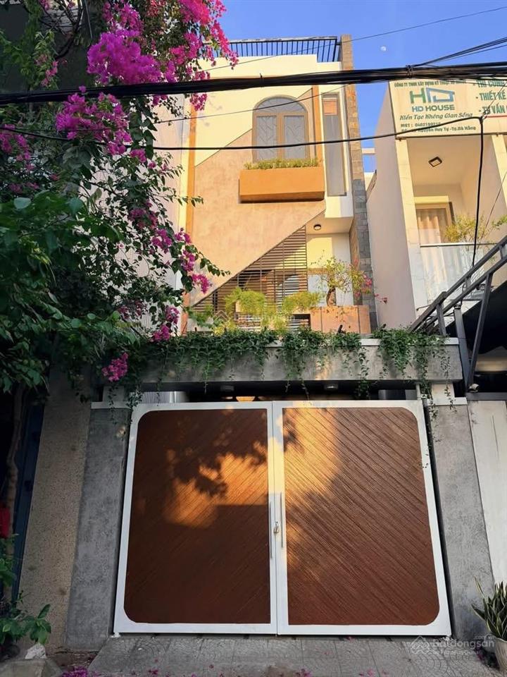 6 tỷ 950  bán nhà 3 tầng mặt tiền nguyễn huy tự, sát bãi tắm nguyễn tất thành, đà nẵng