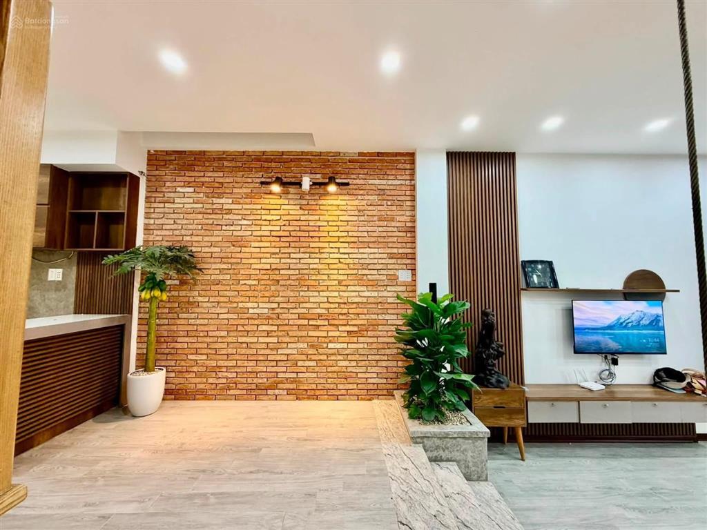 6 tỷ 950  bán nhà 3 tầng mặt tiền nguyễn huy tự, sát bãi tắm nguyễn tất thành, đà nẵng
