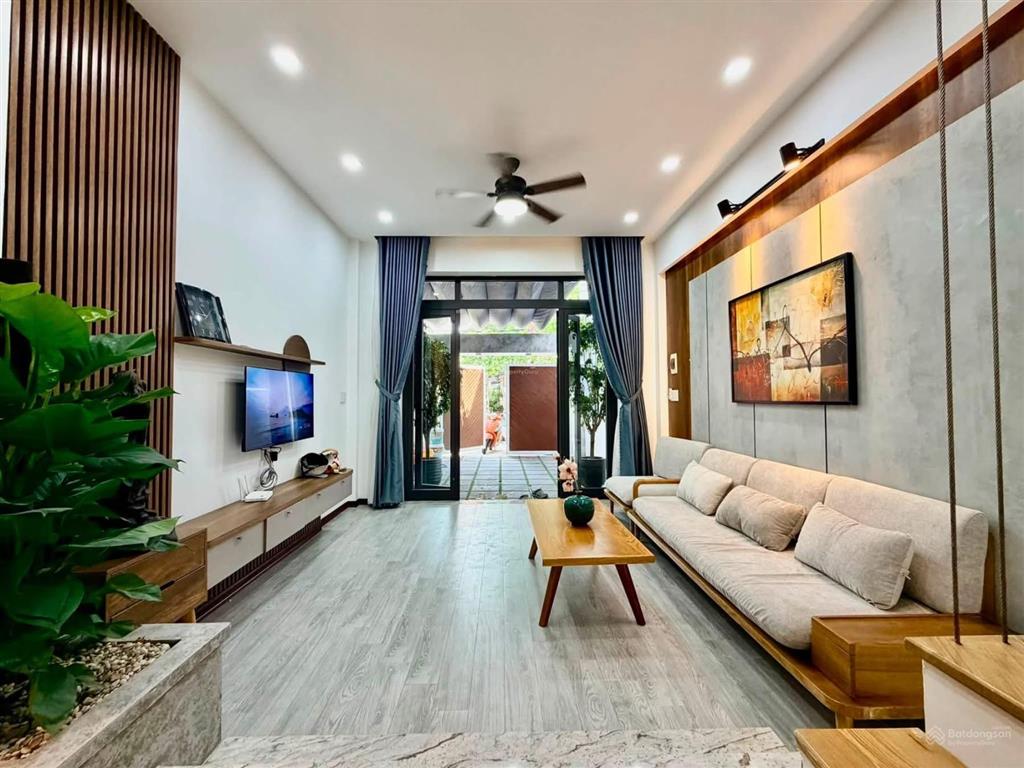 6 tỷ 950  bán nhà 3 tầng mặt tiền nguyễn huy tự, sát bãi tắm nguyễn tất thành, đà nẵng