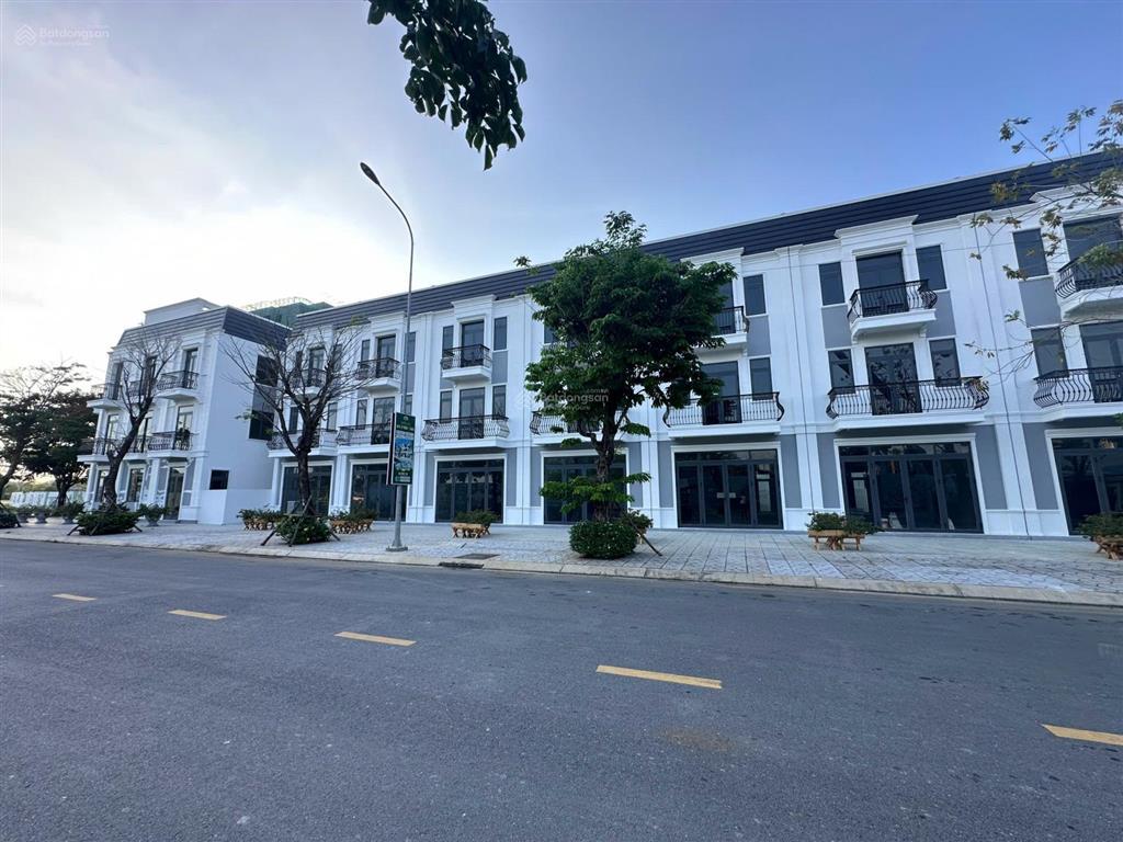 Bán nhà 3 tầng 5x22 tổng giá 4ty2 view công viên rạch sông.