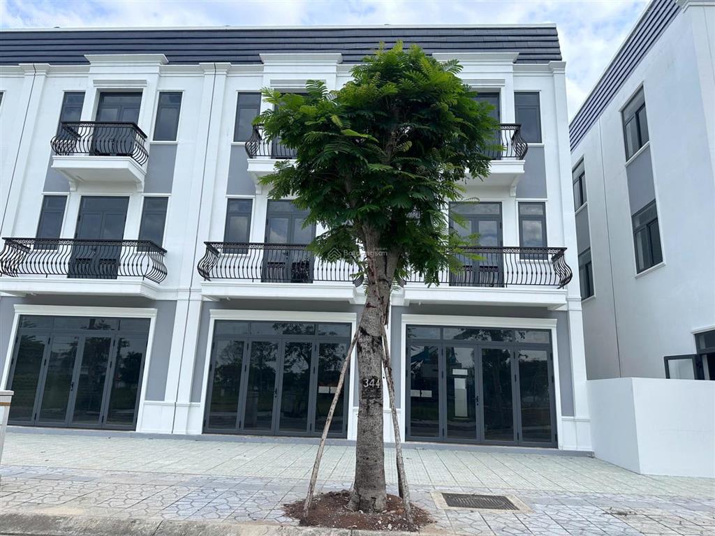 Bán nhà 3 tầng 5x22 tổng giá 4ty2 view công viên rạch sông.