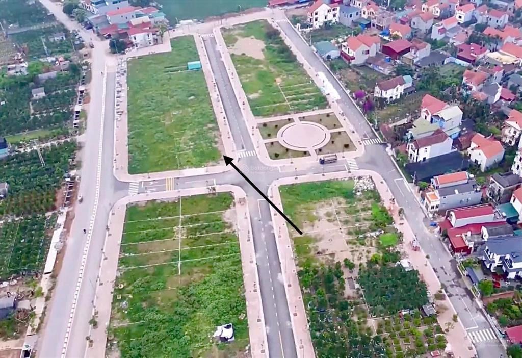 Bán đất đấu giá lô góc 2 mặt tiền công luận 2  thị trấn văn giang, 220m2, view vườn hoa