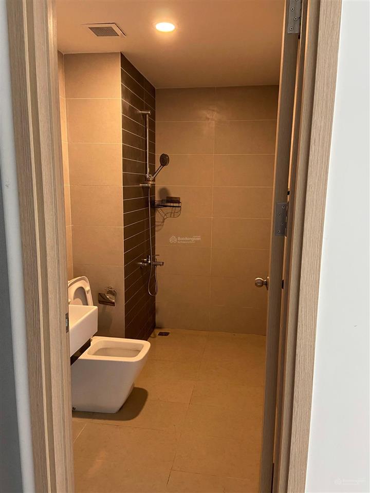 Cho thuê officetel sunrise cityview q.7 có thể vừa làm vừa ở , nội thất dính tường.