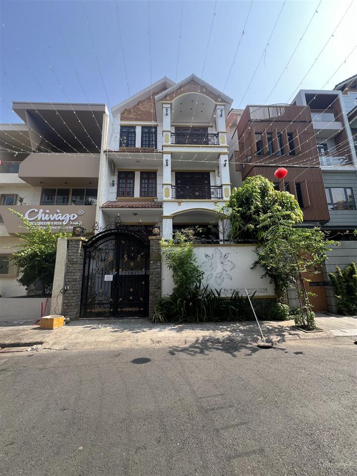 Cần cho thuê vila mặt tiền đường hoa khu ẩm thực phan xích long