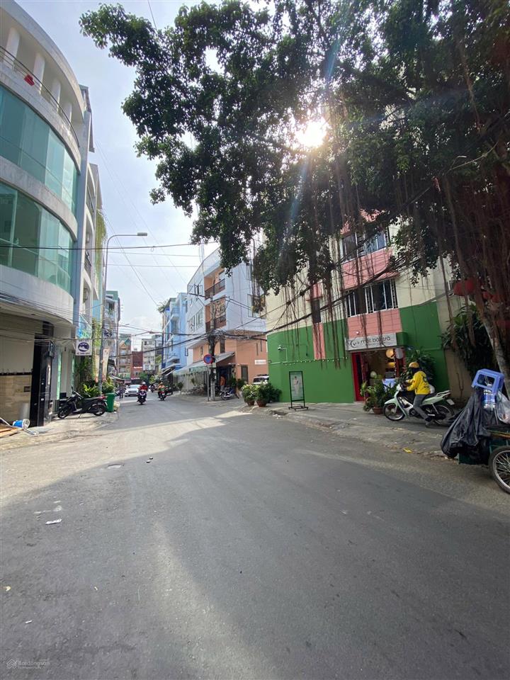 Cho thuê nhà ngang 8m căn góc 2mt đường hoa phan xích long
