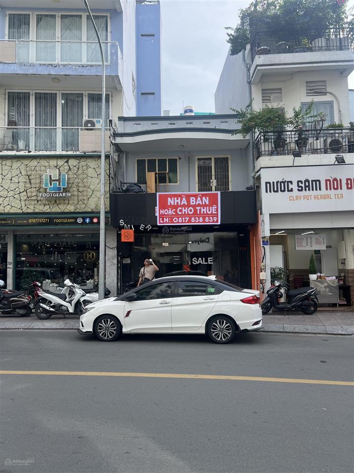 Cần bán nhà mặt tiền 173 huỳnh văn bánh, gần ngã tư trần huy liệu