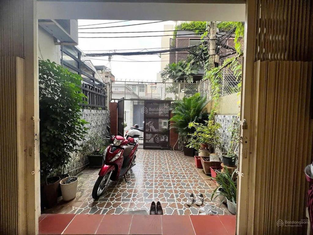 Cho thuê căn góc 2mt hxt 38/9bis trần khắc chân q.1.