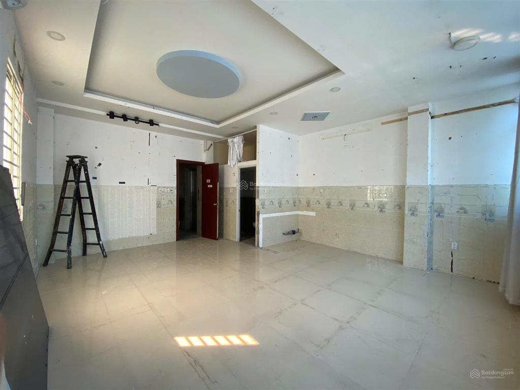 Cần cho thuê tòa nhà mặt tiền đường nguyễn công trứ ở thạnh mỹ tây tphcm