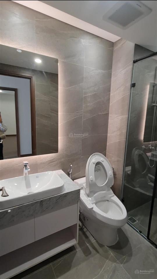 Hot! bán gấp căn góc 3 ngủ dt 141m2 tầng 20, view hồ thành công sẵn sổ đổ full nội thất giá tốt