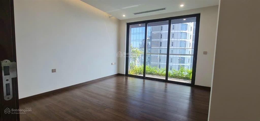 Hot! căn 3 ngủ góc dt 145m2 tầng đẹp view hồ đồ cơ bản cho thuê giá tốt 27tr/tháng