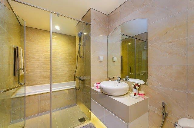 Chung cư oriental plaza 78m2 cần bán gấp, 2 phòng ngủ tặng nội thất, đường âu cơ