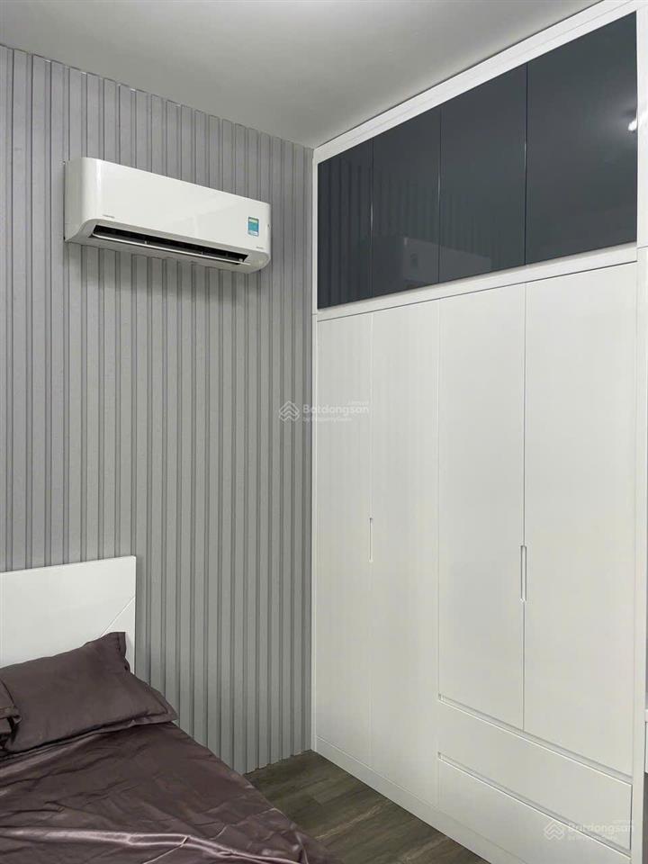 Chung cư summer quare có sổ hồng sẵn, 2 phòng ngủ cần bán gấp tặng nội thất.  0933 002 ***