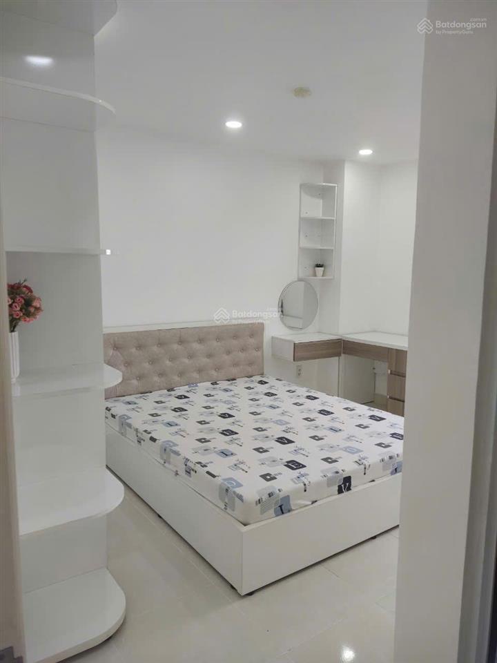 Cần bán chung cư oriental plaza có sổ hồng cần bán giá rẻ, 78m2, 2 phòng ngủ đường âu cơ
