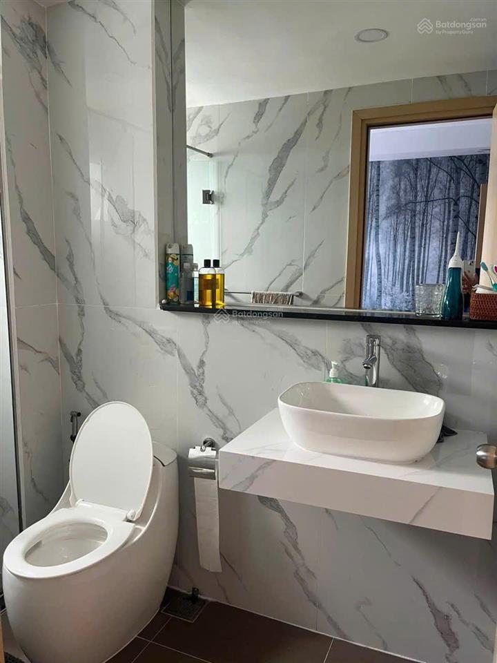 Chung cư hoàng kim thế gia 2 phòng ngủ 66m2 có sổ hồng sẵn cần bán