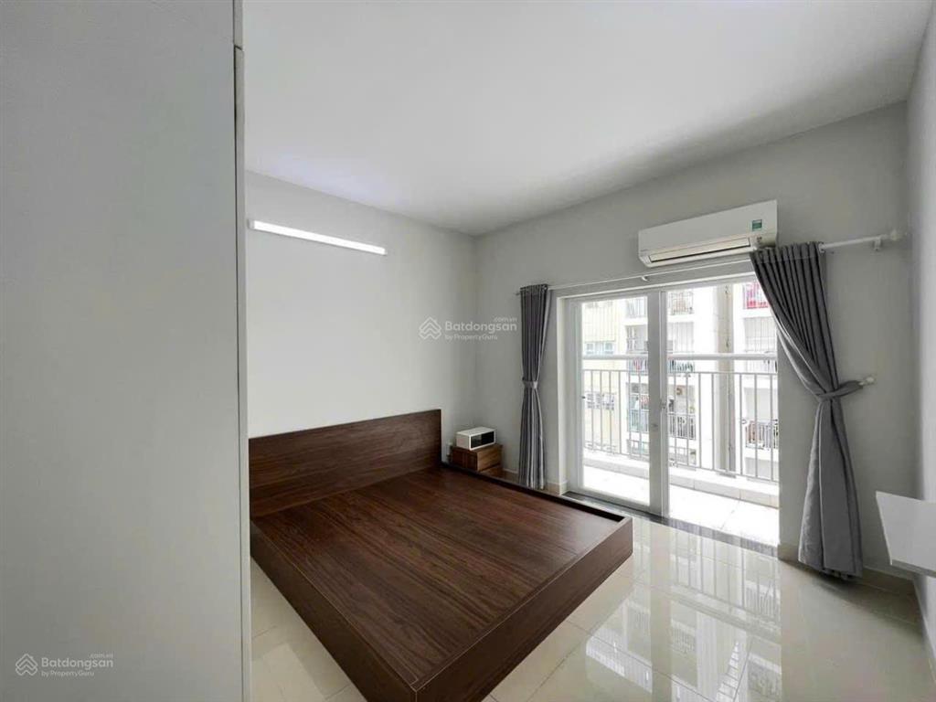 Chung cư oriental plaza đường âu cơ 78m2 cần bán gấp, 2 phòng ngủ