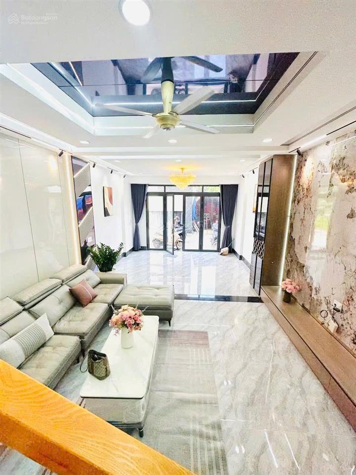 Nhà phố 1 trệt 2 lầu hoàn công. nội thất hiện đại