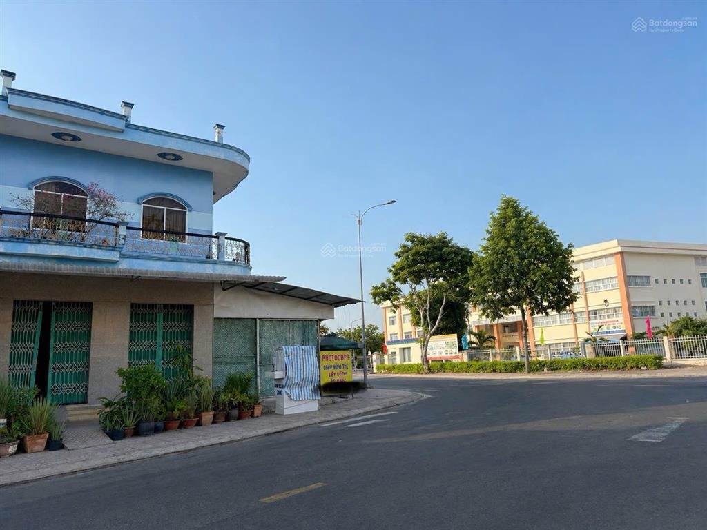 Chính chủ bán nhà 2 mặt tiền vị trí đẹp, khóm mỹ trung, phường mỹ trà.  0853 839 ***