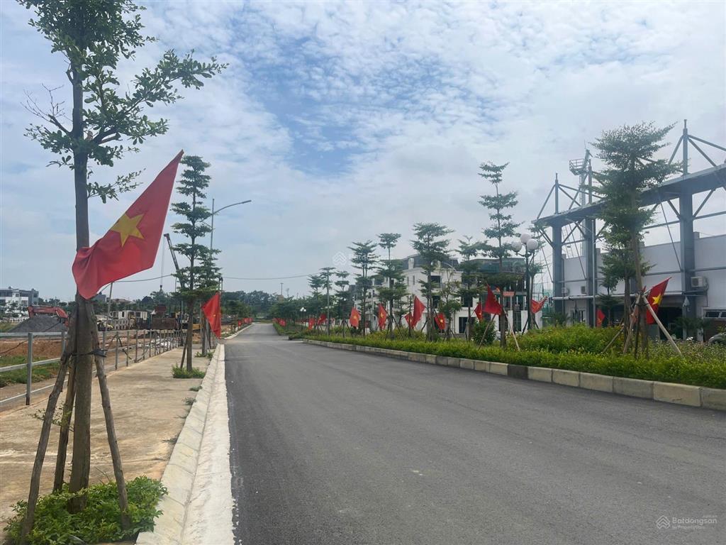 Bán biệt thự mặt hồ khu đô thị cẩm khê central park 225m2 giá 5,540 tỷ dãy đẹp  0942 974 ***