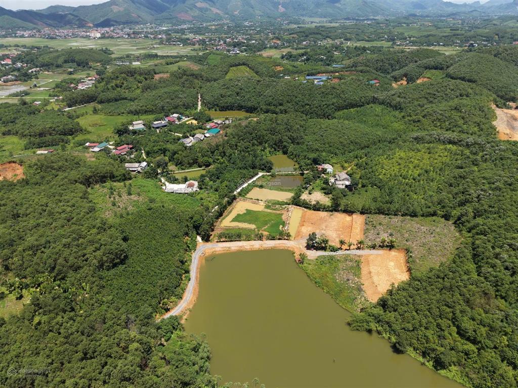 Bán 8000m2 đất 800m2 thổ cư, hơn 2 tỷ có nước suối chẩy qua, cách thị trấn chỉ 2km 0942 974 ***