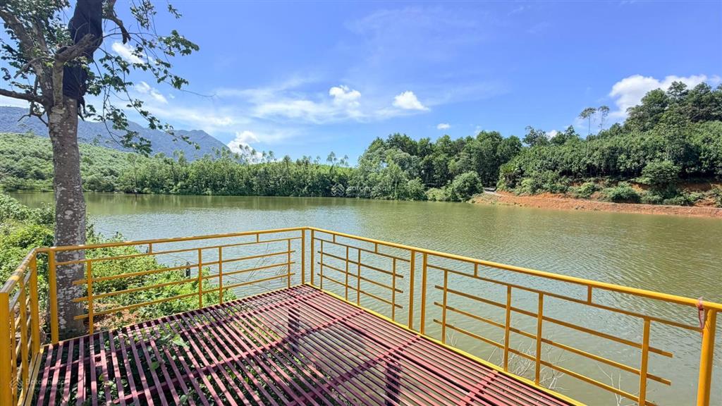 Bán 8000m2 đất 800m2 thổ cư, hơn 2 tỷ có nước suối chẩy qua, cách thị trấn chỉ 2km 0942 974 ***