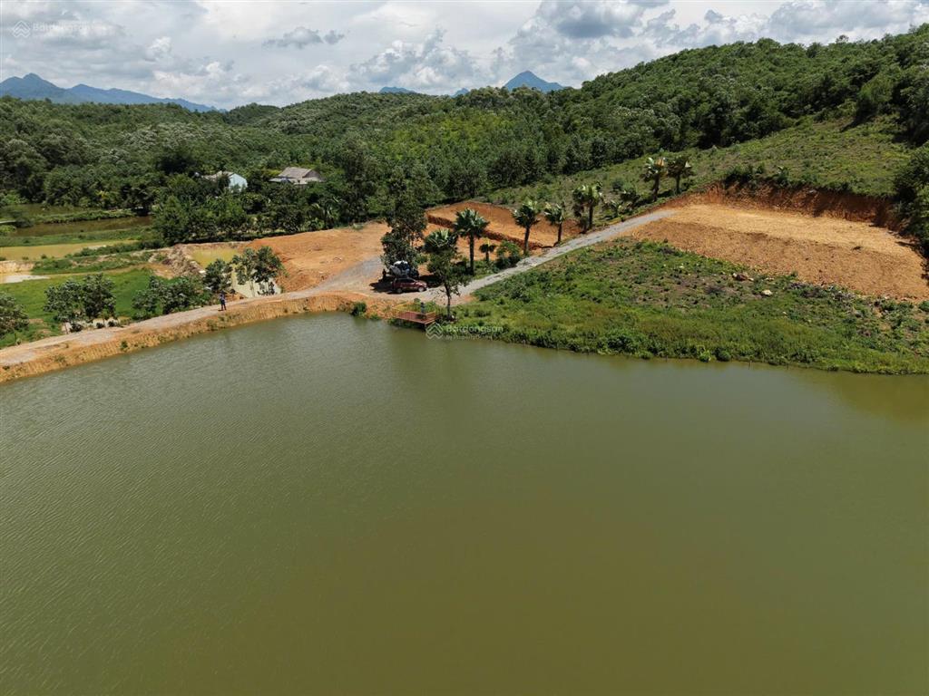 Bán 8000m2 đất 800m2 thổ cư, hơn 2 tỷ có nước suối chẩy qua, cách thị trấn chỉ 2km 0942 974 ***