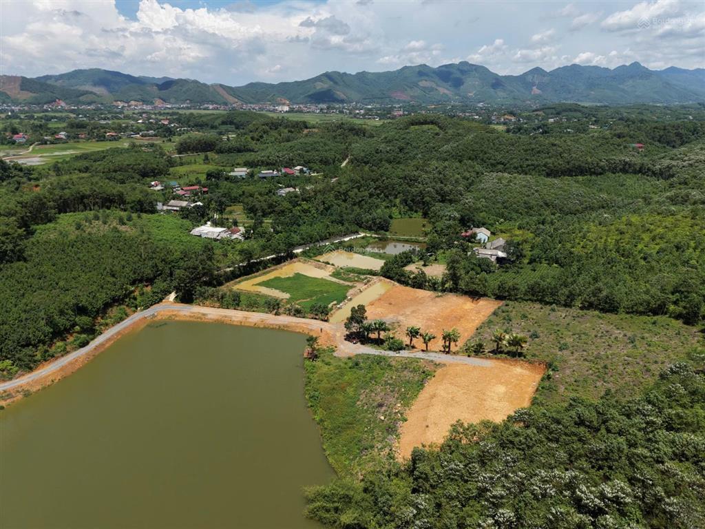 Bán 8000m2 đất 800m2 thổ cư, hơn 2 tỷ có nước suối chẩy qua, cách thị trấn chỉ 2km 0942 974 ***