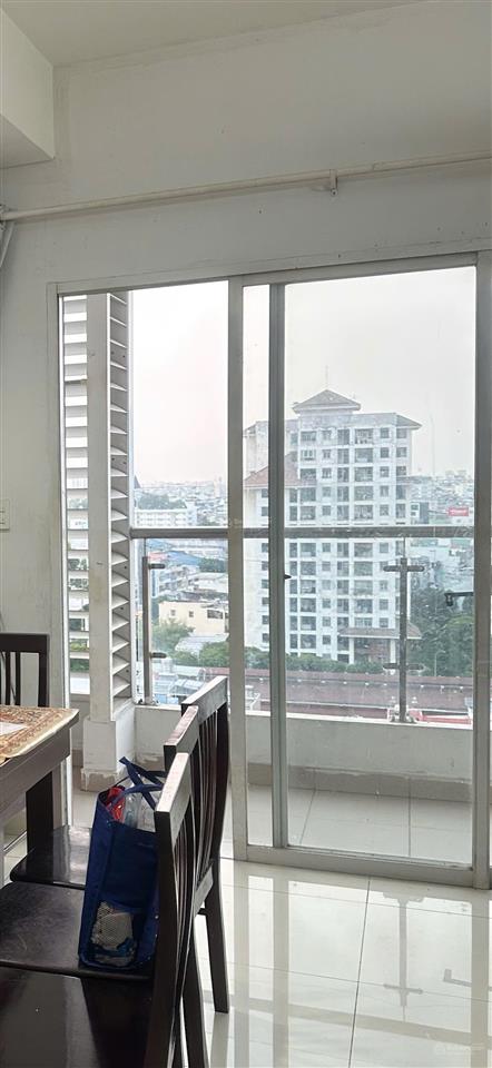 Chung cư hoa sen lầu thấp, 2 phòng ngủ sổ hồng sẵn đường lạc long quân quận 11 cần bán gấp