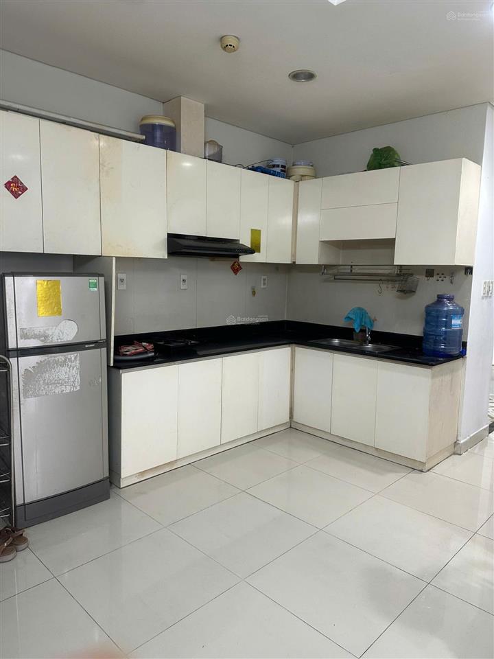 Chung cư hoa sen lầu thấp, 2 phòng ngủ sổ hồng sẵn đường lạc long quân quận 11 cần bán gấp