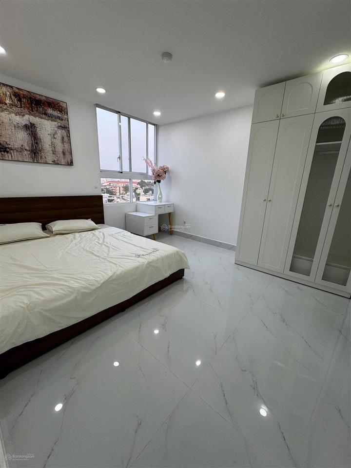 Chung cư topaz garden, 70m2 tặng nội thất cao cấp cần bán gấp quận tân phú