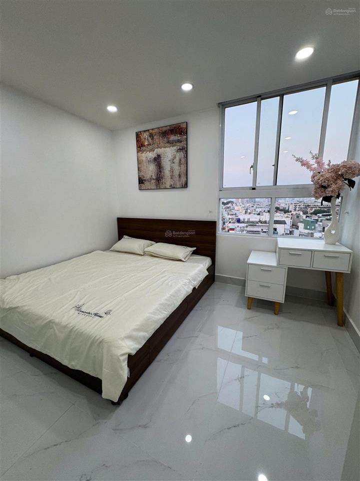 Chung cư hoàng kim thế gia, 83m2 có sổ hồng sẵn, 3 phòng ngủ cần bán