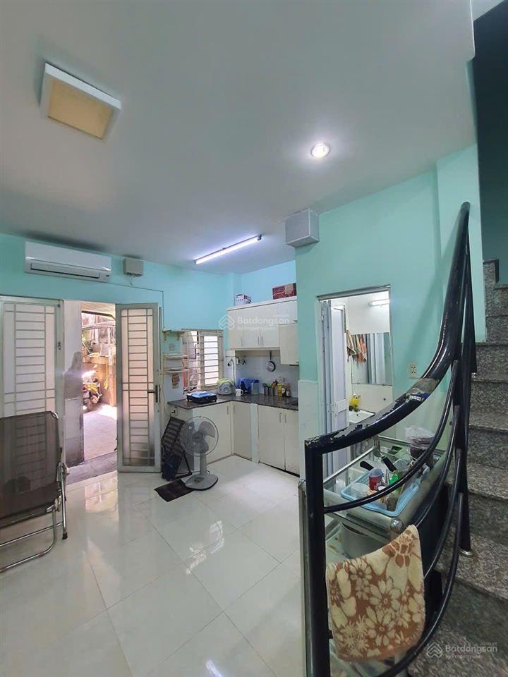 Nhà huỳnh văn bánh  lê v sỹ, pn, gần mt, sổ vuông vức