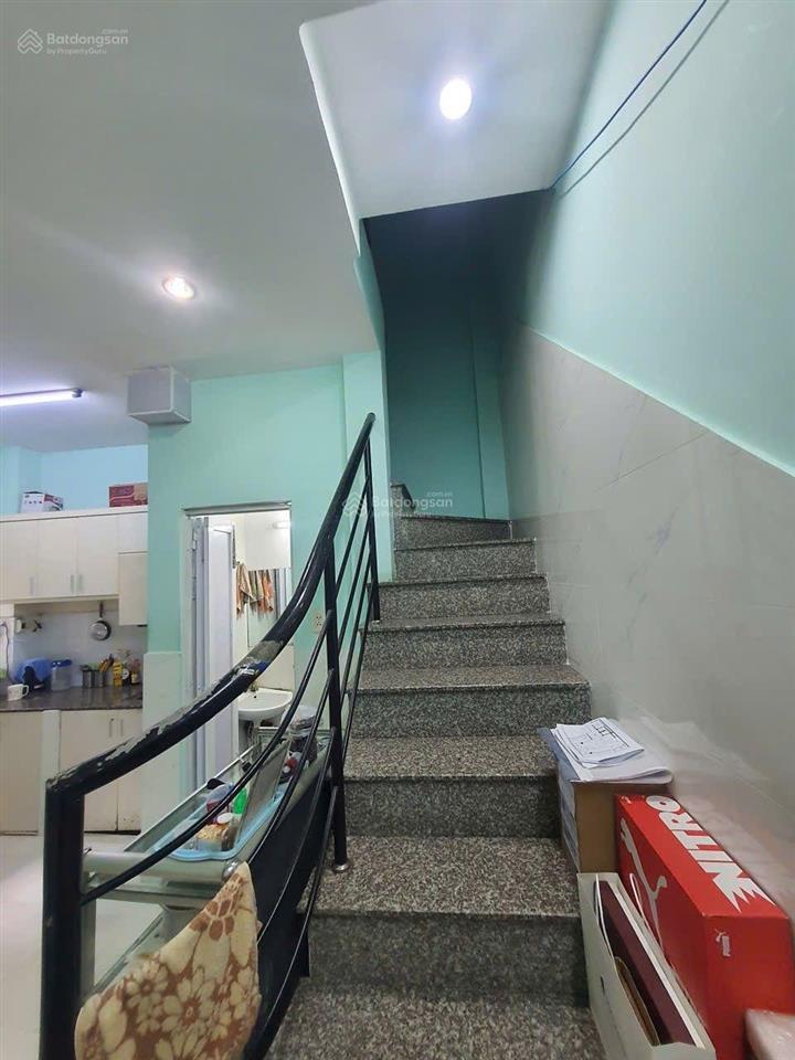 Nhà huỳnh văn bánh  lê v sỹ, pn, gần mt, sổ vuông vức