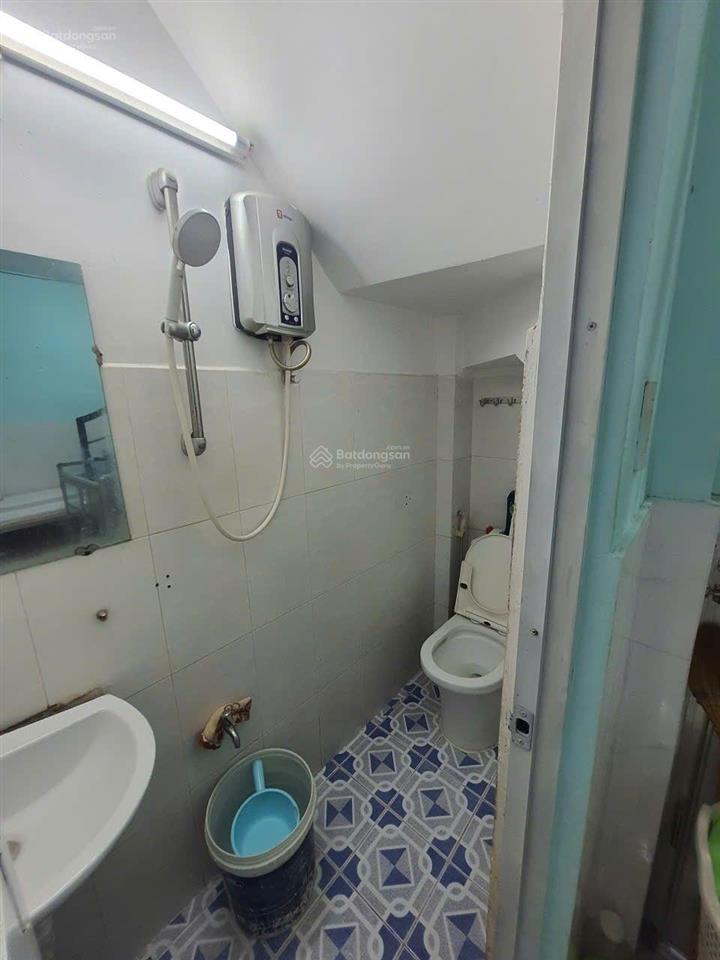 Nhà huỳnh văn bánh  lê v sỹ, pn, gần mt, sổ vuông vức