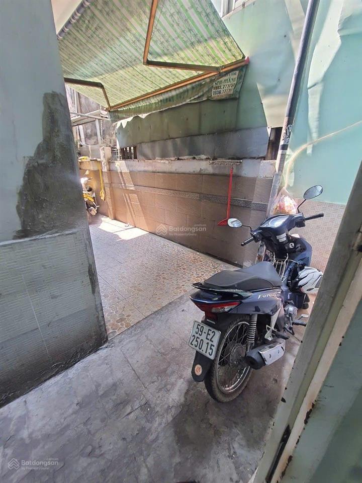 Nhà huỳnh văn bánh  lê v sỹ, pn, gần mt, sổ vuông vức