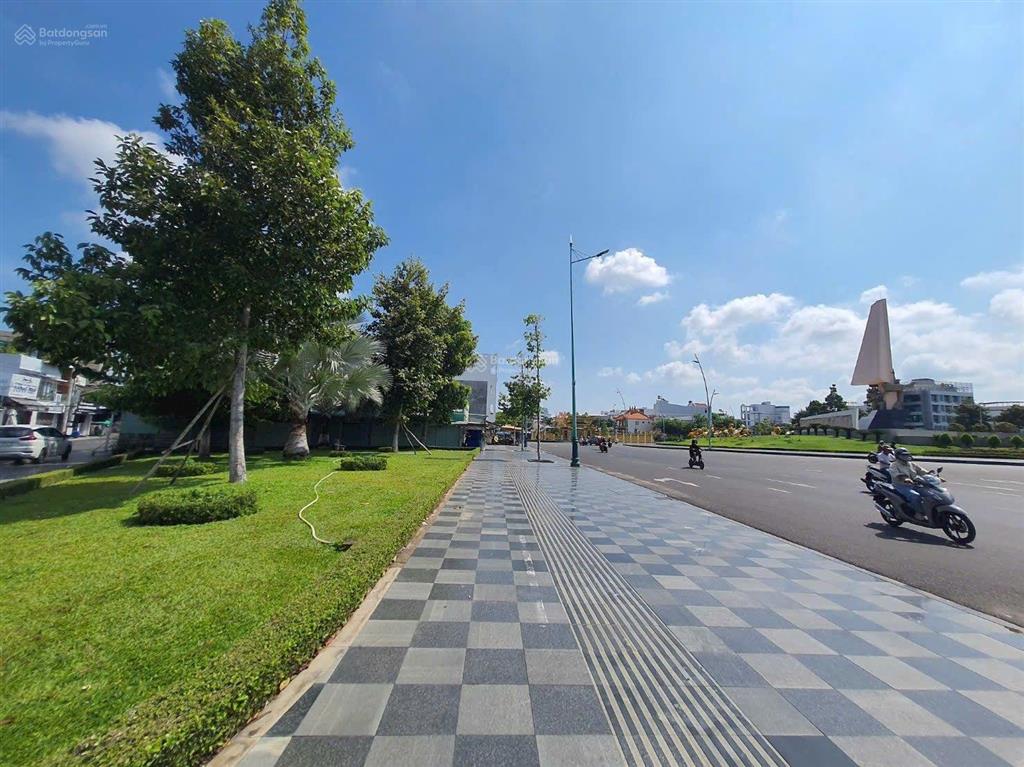 Bán đất mặt tiền cao thắng, kề tượng đài chiến thắng, tp. phan thiết
