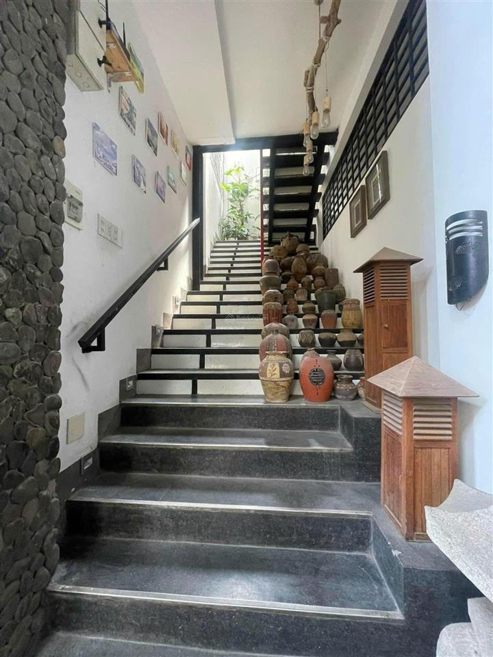 Cho thuê nhà nguyên căn đang kinh doanh đường yersin trung tâm nha trang