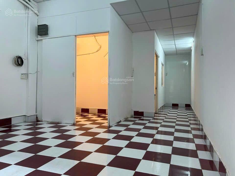 Cho thuê nhà cấp 4 nguyên căn đầu hẻm ô tô 143 nguyễn du, gò vấp