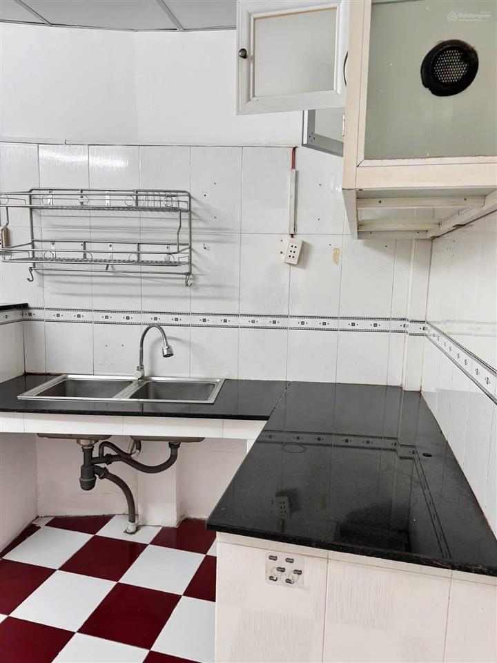 Cho thuê nhà cấp 4 nguyên căn đầu hẻm ô tô 143 nguyễn du, gò vấp