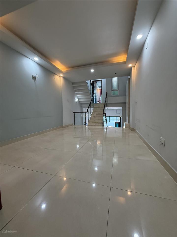 Nhà mt bàu cát 9 tân bình, 4x16m, 5 tầng, giá 20.5tr/tháng