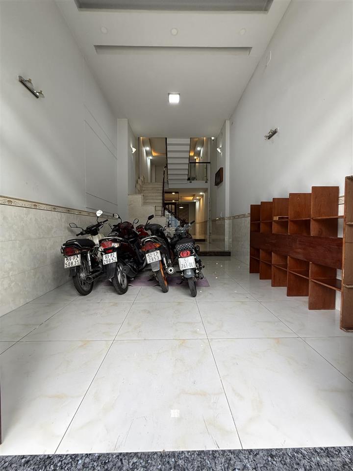 Nhà mt bàu cát 9 tân bình, 4x16m, 5 tầng, giá 20.5tr/tháng