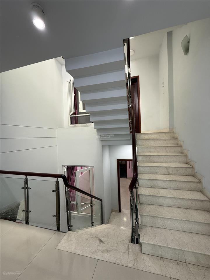 Nhà mt bàu cát 9 tân bình, 4x16m, 5 tầng, giá 20.5tr/tháng