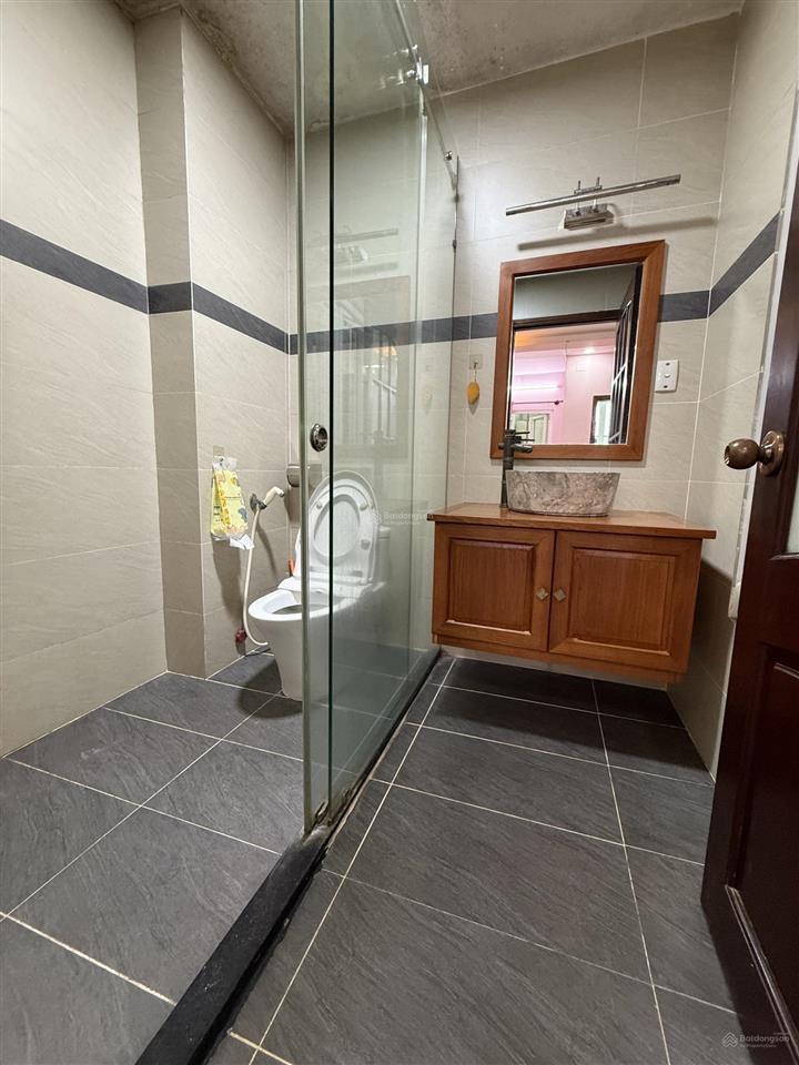 Nhà mt bàu cát 9 tân bình, 4x16m, 5 tầng, giá 20.5tr/tháng