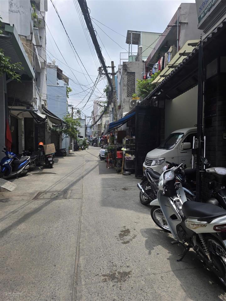 Nhà hẻm xe tải lạc long quân, 4x28m, 2 lầu, giá 17.5tr