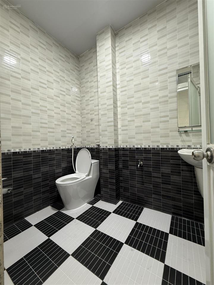 Nhà hxh bàn cờ p3 q3, 4.3x15m, 65m2, 5 tầng, 6pn 5wc