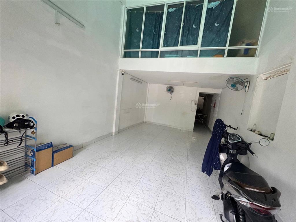 Hxh 922/ cmt8 p5 tân bình, 4.5x17m, 3 tầng, 3 phòng