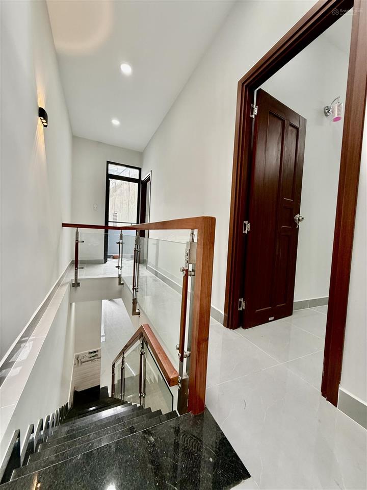 Nhà hxh ni sư huỳnh liên p10, 3x18, nở hậu 4.7m, 55m2, 1 lầu 3 phòng ngủ, 5.49 tỷ tl