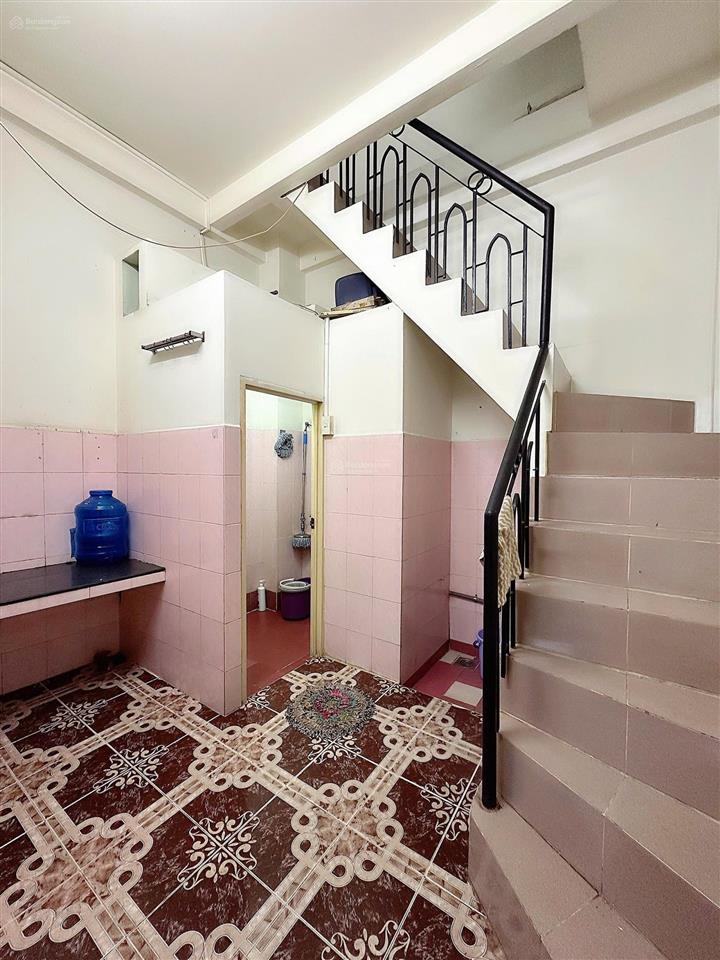 Nhà hxh đất thánh phường 6 tân bình, 3.7x11m, 2 lầu, 2pn 2wc giá 12tr