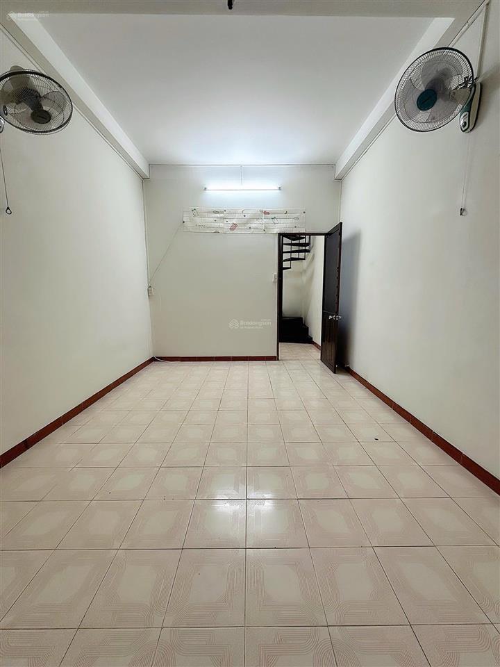 Nhà hxh đất thánh phường 6 tân bình, 3.7x11m, 2 lầu, 2pn 2wc giá 12tr