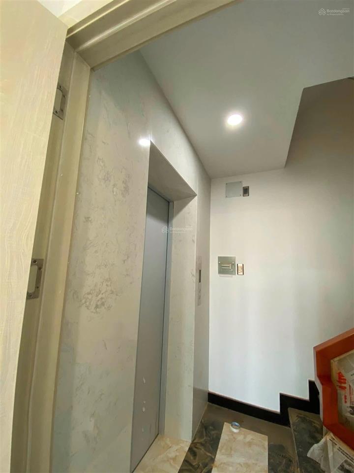 Mt ca văn thỉnh  bàu cát p11 tân bình, 5x9m, 5 tầng + thang máy giá 30tr