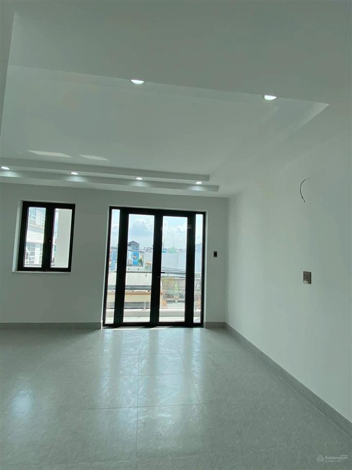 Mt ca văn thỉnh  bàu cát p11 tân bình, 5x9m, 5 tầng + thang máy giá 30tr